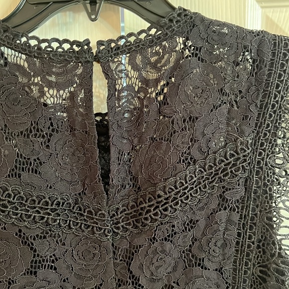 Beautiful Lace Sleeveless Top - Picture 5 of 8
